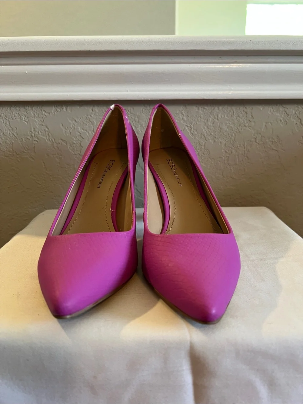 Women’s Fuchsia Pointed-Toe Pumps